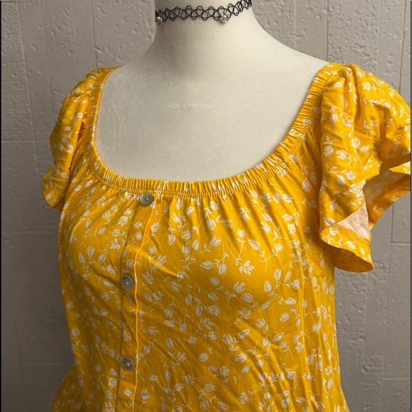 small blouse - Picture 3 of 7